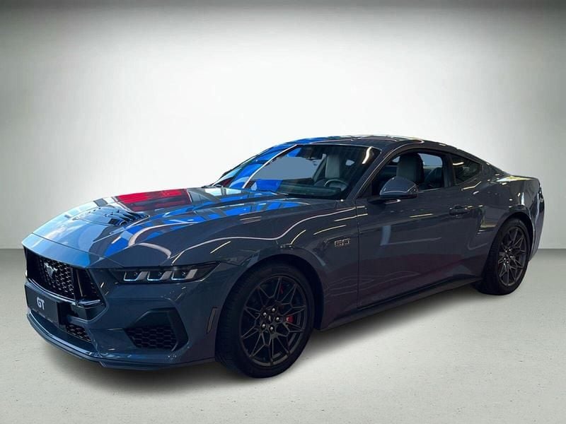 Blåmetal Ny 2025 Ford Mustang GT Coupe | 999.990 kr. - Billede 1/4