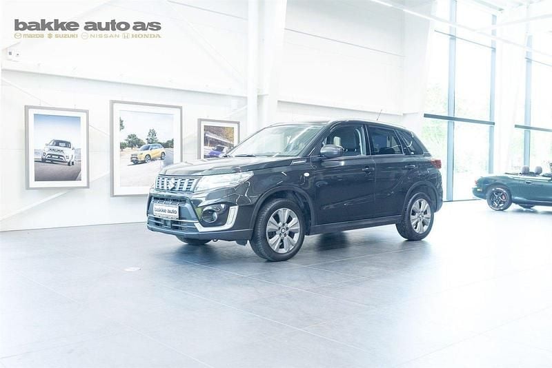 Sortmetal Brugt 2021 Suzuki Vitara Active SUV | 179.900 kr. (Fair pris) - Billede 1/4