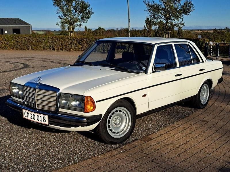Brugt Mercedes E230 135 HK (99 kW) 1983 Hvid Sedan