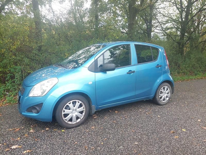 Farve: blåmetal Brugt 2012 Suzuki Splash GL Hatchback | 36.900 kr. (Lidt for dyr) - Billede 1/4
