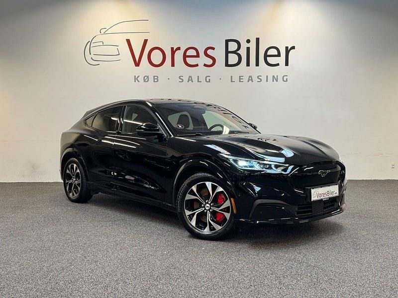 Sort Brugt 2022 Ford Mustang Mach-E Extended Range SUV | 274.900 kr. (Fair pris) - Billede 1/4