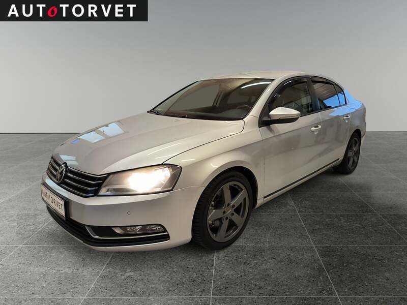 Sølvmetal Brugt 2011 VW Passat Trendline Sedan | 59.700 kr. (Fair pris) - Billede 1/4