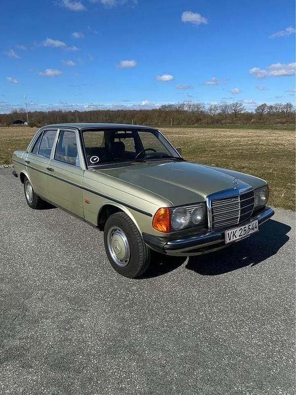 Brugt 1982 Mercedes 200 Sedan | 84.000 kr. - Billede 1/4