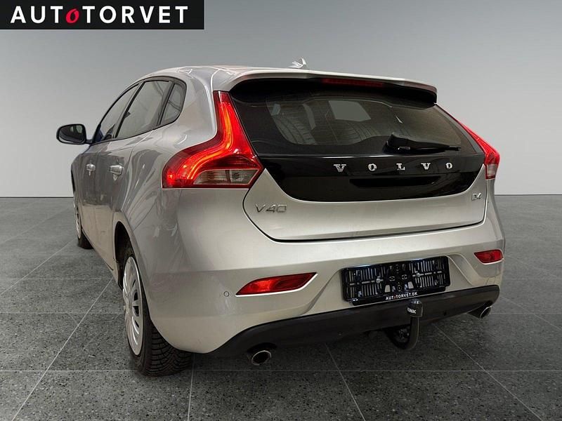 Brugt Volvo V40 Momentum 190 HK (139 kW) 2017 Sølvmetal Hatchback