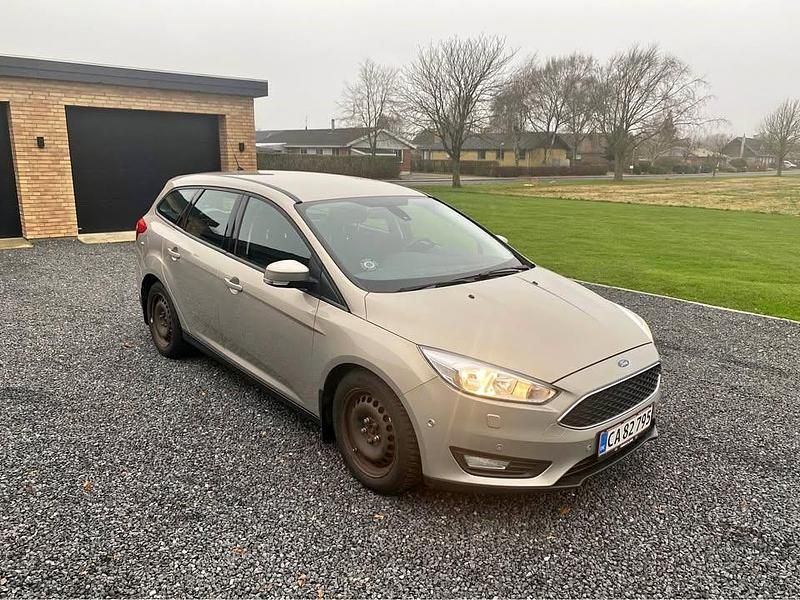 Grå Brugt 2015 Ford Focus Titanium Hatchback | 68.000 kr. (Fair pris) - Billede 1/4