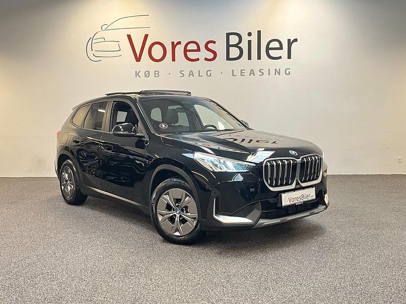 Sort Brugt 2023 BMW iX1 SUV | 239.900 kr. - Billede 1/4