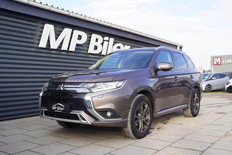 Brun Brugt 2020 Mitsubishi Outlander P-HEV Invite SUV | 169.700 kr. - Billede 1/4