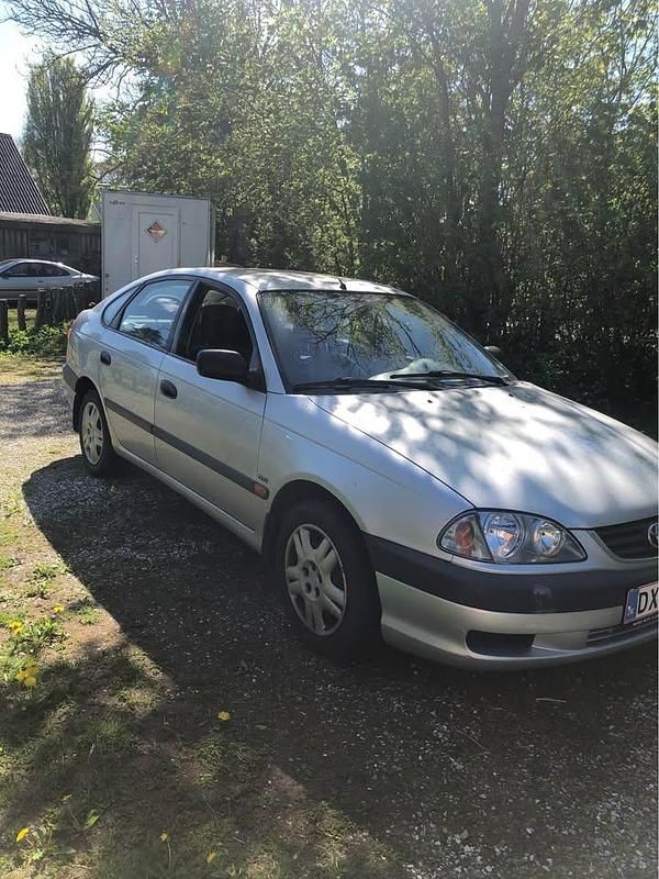 Brugt Toyota Avensis 129 HK (94 kW) 2002 Hatchback