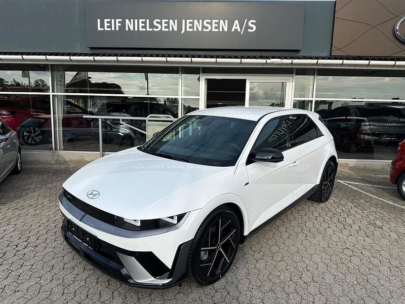 Hvidmetal Ny 2025 Hyundai Ioniq N Line Hatchback | 329.900 kr. - Billede 1/4