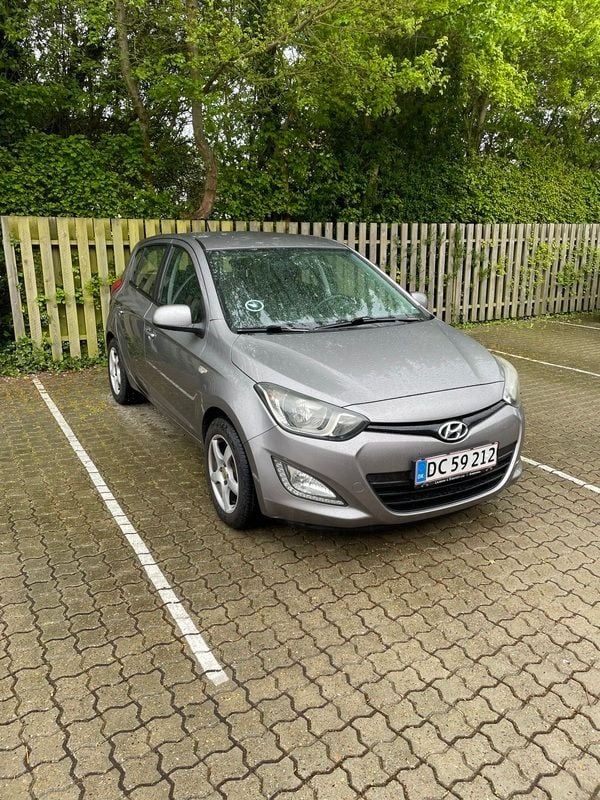 Grå Brugt 2013 Hyundai i20 Classic MPV | 35.000 kr. (Fair pris) - Billede 1/6