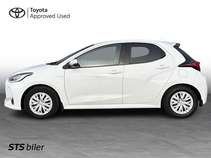 Brugt Toyota Yaris Hybrid H3 116 HK (85 kW) 2021 Pure white Hatchback
