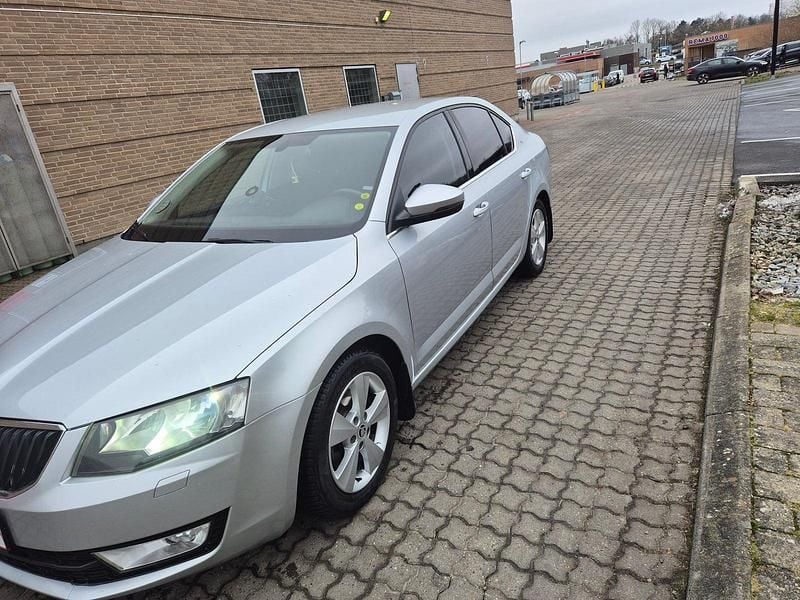 Sølvmetal Brugt 2015 Skoda Octavia Elegance Hatchback | 89.900 kr. (Fair pris) - Billede 1/4