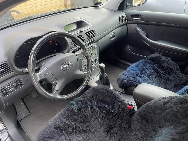 Brugt Toyota Avensis 147 HK (108 kW) 2004 Sedan
