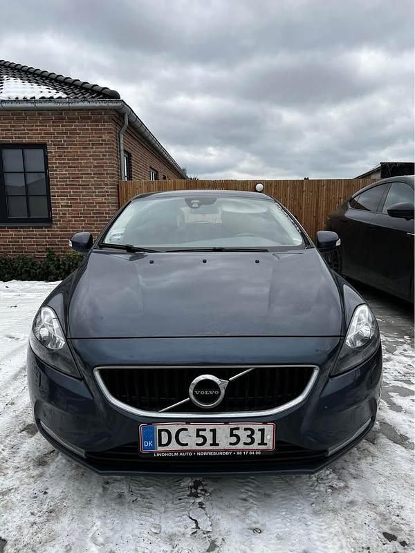 Brugt Volvo V40 Kinetic 120 HK (88 kW) 2017 Blå Hatchback
