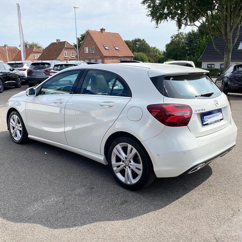 Brugt Mercedes A180 Urban 109 HK (80 kW) 2016 Hvid Hatchback