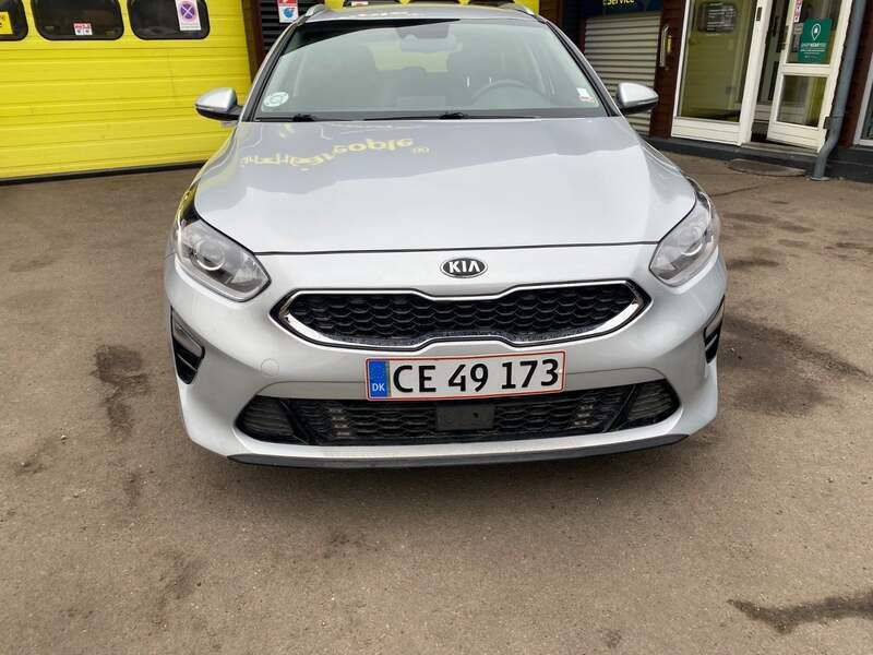 Sølvmetal Brugt 2019 Kia Ceed Sportswagon Intro Edition Stationcar | 179.990 kr. (Fair pris) - Billede 1/4