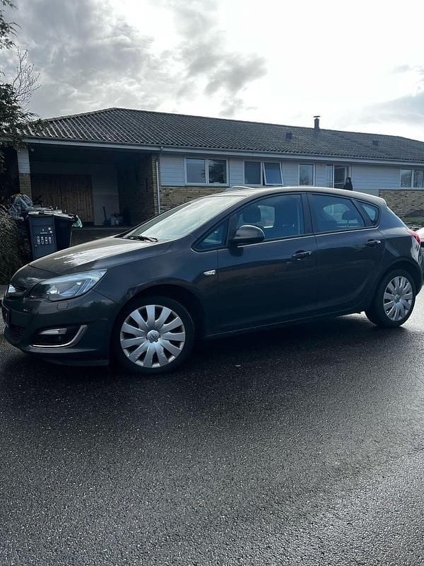 Brugt Opel Astra Eco 115 HK (84 kW) 2013 Grå Hatchback