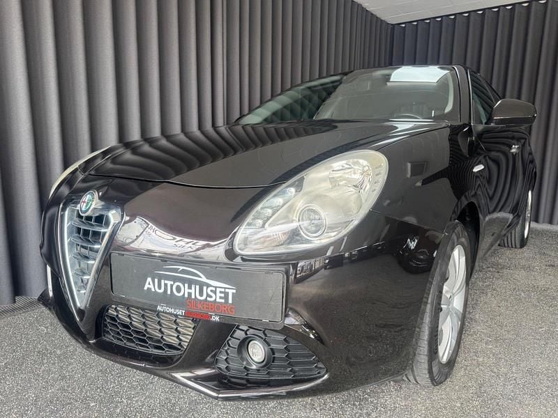 Sortmetal Brugt 2011 Alfa Romeo Giulietta Distinctive Hatchback | 49.900 kr. - Billede 1/4