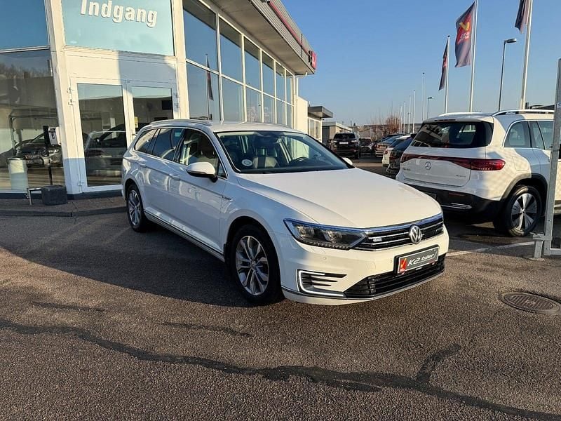 Hvid Brugt 2017 VW Passat GTE Stationcar | 119.800 kr. (God pris) - Billede 1/4