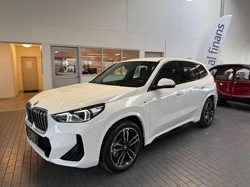 Hvid Brugt 2023 BMW iX1 M Sport SUV | 324.800 kr. (Super pris) - Billede 1/4