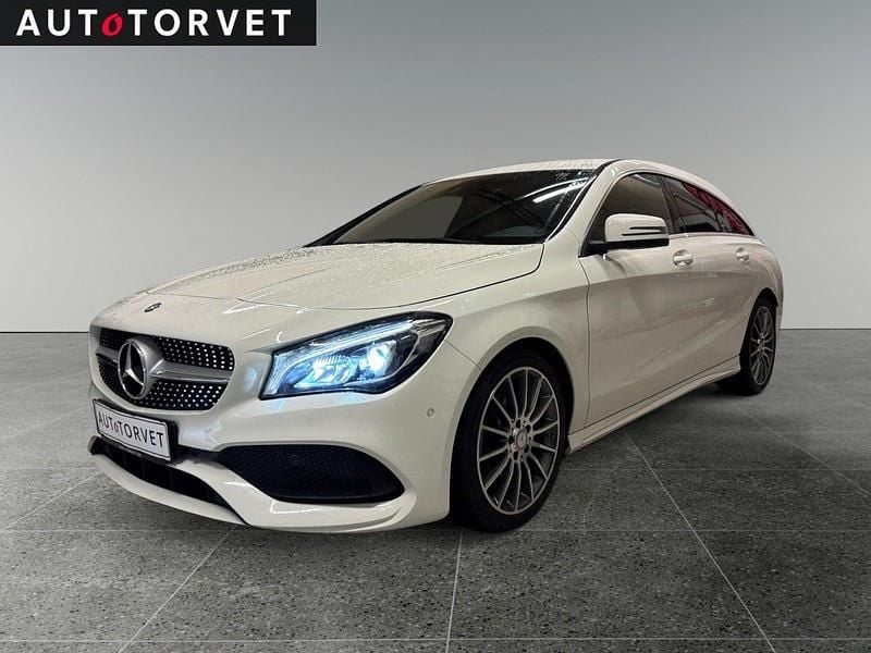 Hvid Brugt 2017 Mercedes CLA200 Shooting Brake AMG line Stationcar | 199.700 kr. (God pris) - Billede 1/4