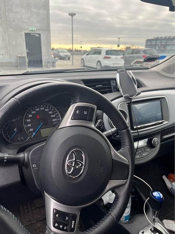 Brugt Toyota Yaris Multidrive S 75 HK (55 kW) 2012 Sort Hatchback