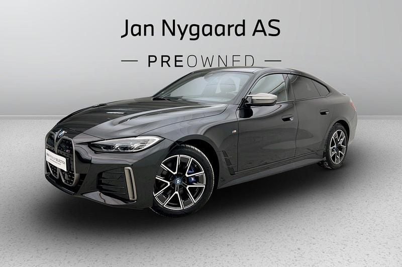 Sortmetal Brugt 2025 BMW i4 Shadowline Sedan | 499.000 kr. (Fair pris) - Billede 1/3