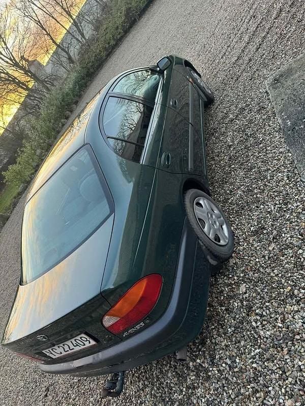 Brugt Toyota Avensis 110 HK (80 kW) 2000