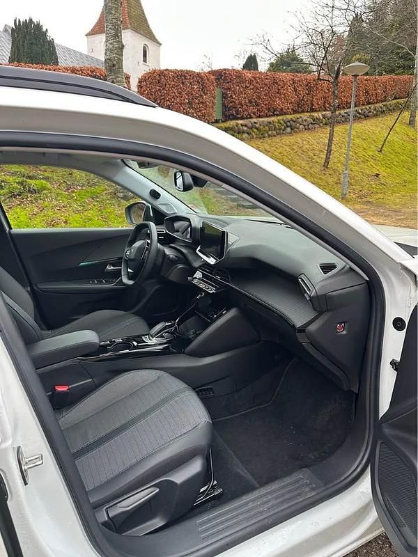 Brugt Peugeot e-2008 Allure 100 kW (136 HK) 2021 Hvid SUV