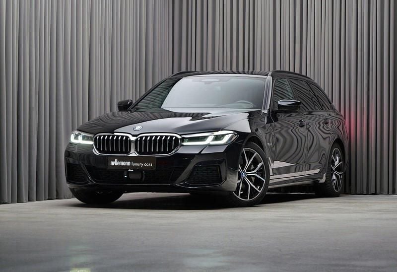 Sortmetal Brugt 2022 BMW 530e M Sport Stationcar | 529.800 kr. (Fair pris) - Billede 1/4