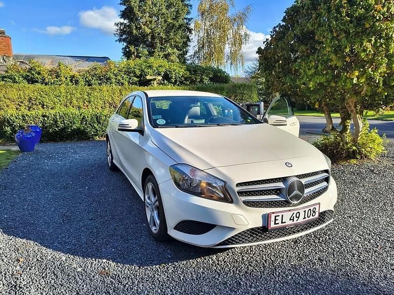 Hvid Brugt 2014 Mercedes A180 Stationcar | 119.900 kr. (Fair pris) - Billede 1/4