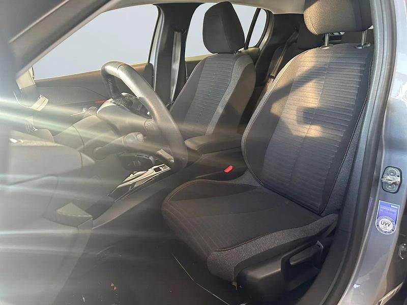 Brugt Peugeot e-208 Active 100 kW (136 HK) 2022 Sølv metal Hatchback