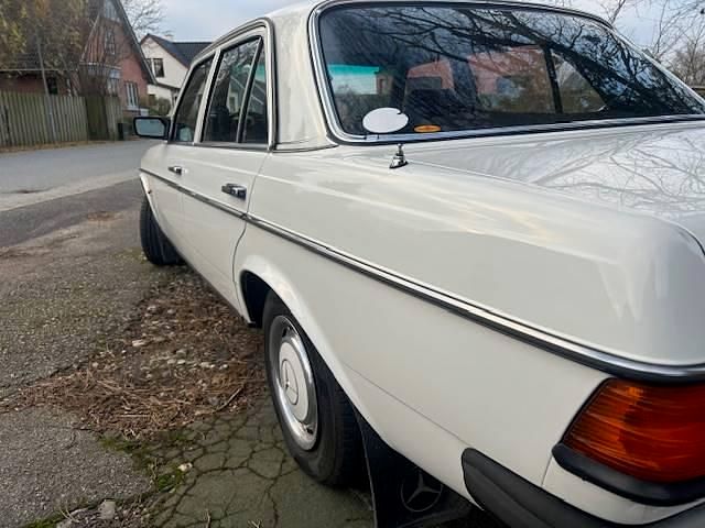Brugt Mercedes 250 140 HK (102 kW) 1982 Sedan