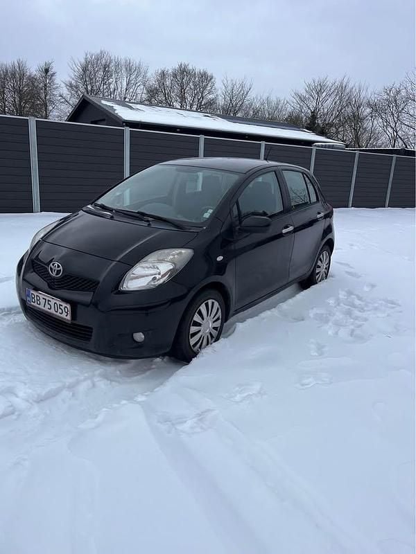 Brugt Toyota Yaris 99 HK (72 kW) 2011 Hatchback