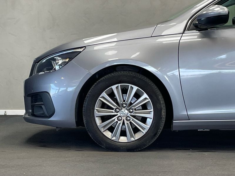 Brugt Peugeot 308 Allure+ 130 HK (95 kW) 2019 Sølv Hatchback