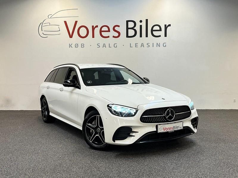 Hvid Brugt 2022 Mercedes E300 AMG line Stationcar | 449.000 kr. (Fair pris) - Billede 1/4