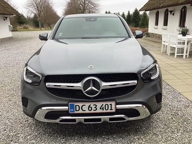 Gråmetal Brugt 2021 Mercedes GLC300e Coupe | 515.000 kr. (Fair pris) - Billede 1/4