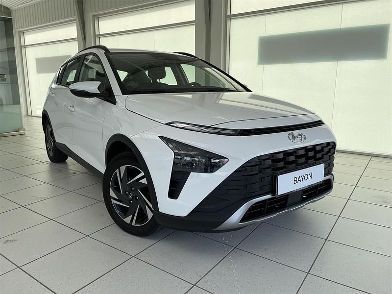 Polar white (psw) Brugt 2022 Hyundai Bayon Advanced SUV | 149.900 kr. (Fair pris) - Billede 1/4