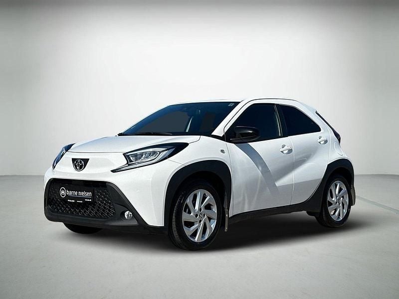 Hvid Brugt 2024 Toyota Aygo Active Hatchback | 129.900 kr. (God pris) - Billede 1/4