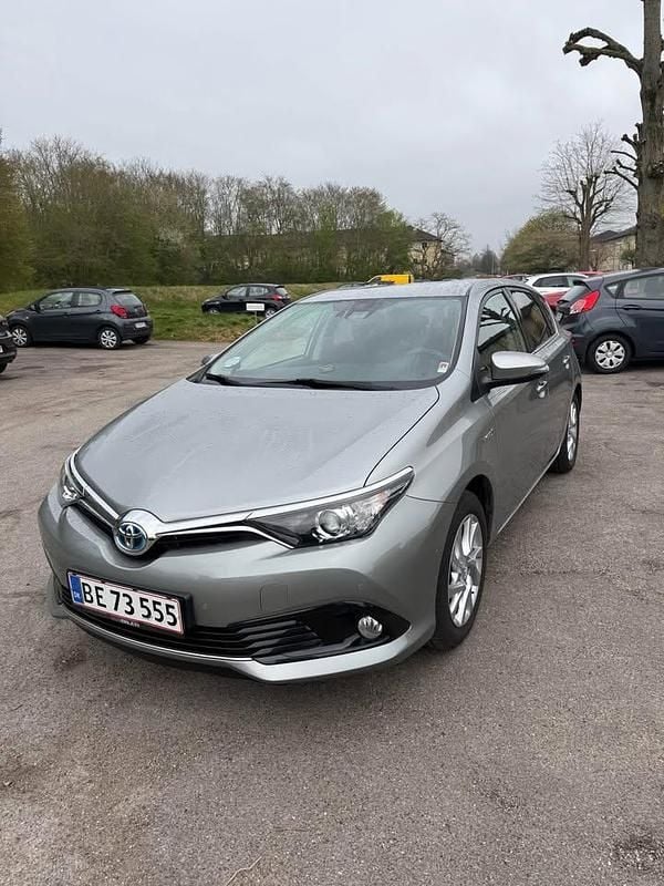 Grå Brugt 2016 Toyota Auris Hybrid Sedan | 135.000 kr. (Fair pris) - Billede 1/4
