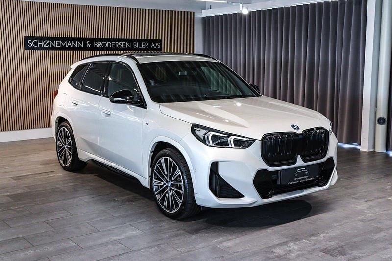 Hvid Brugt 2023 BMW iX1 M Sport SUV | 349.900 kr. (Lidt for dyr) - Billede 1/4