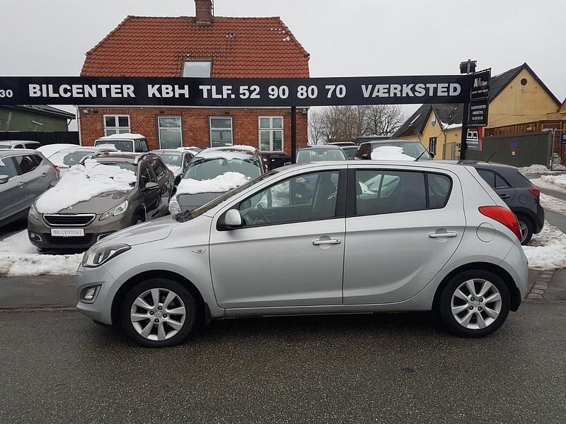 Brugt Hyundai i20 Comfort 100 HK (73 kW) 2014 Sølvmetal Hatchback