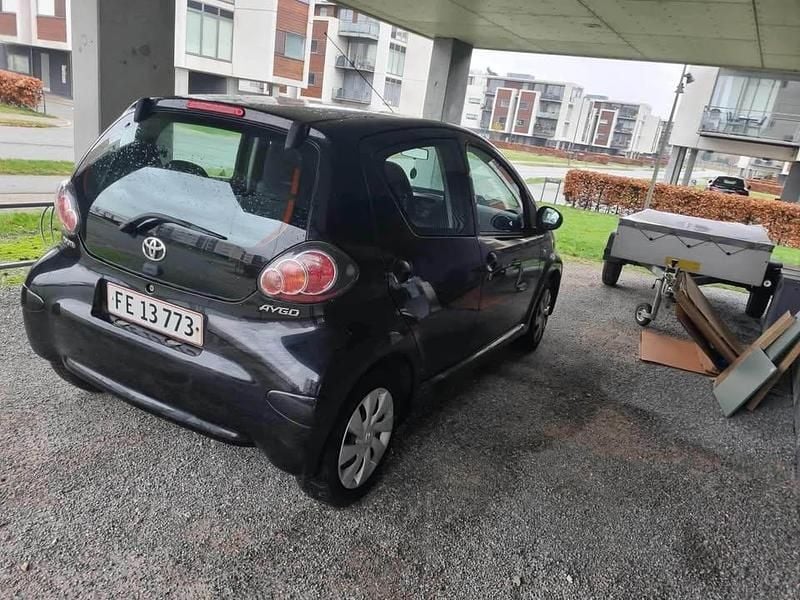 Sort Brugt 2012 Toyota Aygo Hatchback | 26.900 kr. (God pris) - Billede 1/4