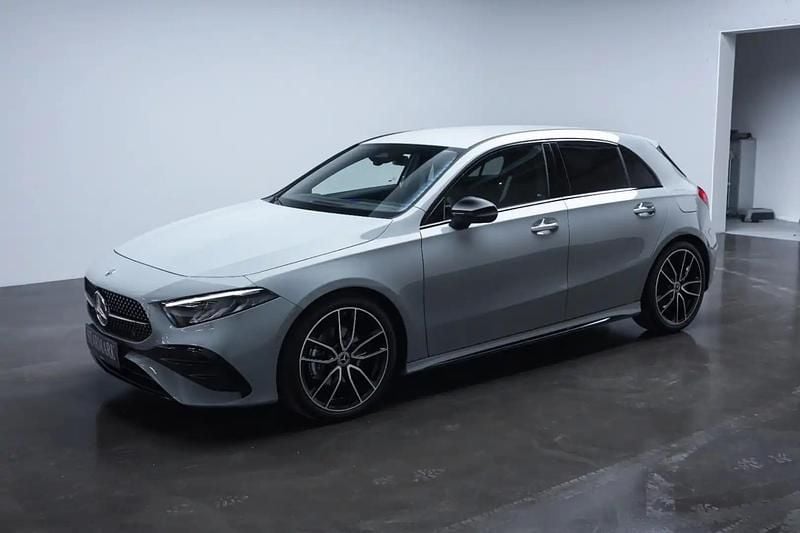 Grå Brugt 2025 Mercedes A200 Hatchback | 449.900 kr. - Billede 1/3