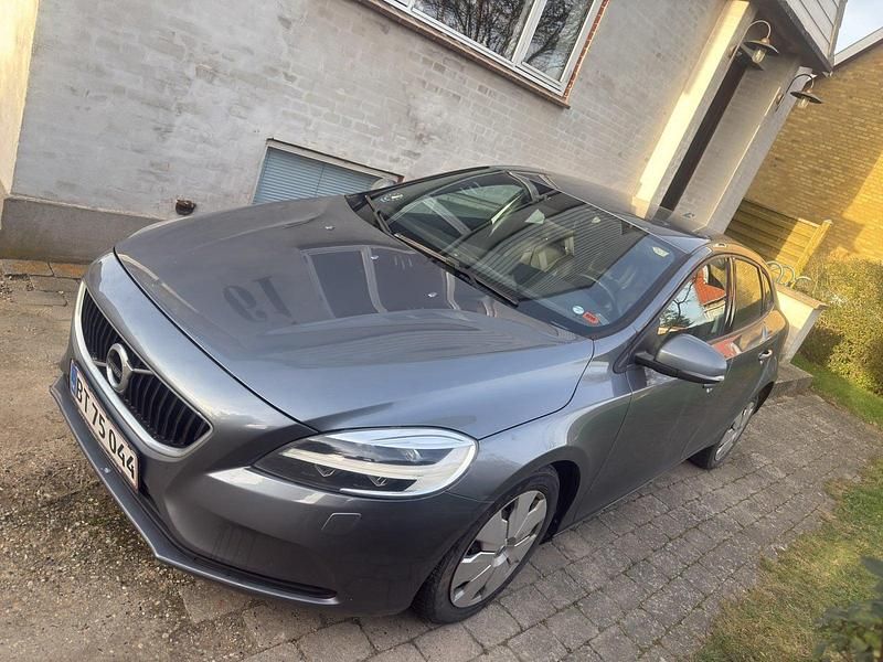 Gråmetal Brugt 2016 Volvo V40 Momentum Hatchback | 69.500 kr. (Fair pris) - Billede 1/4