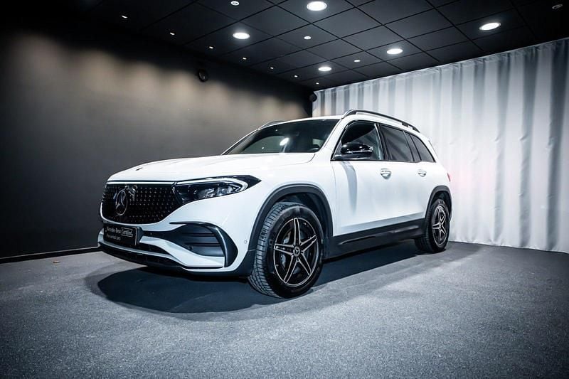 Farve: hvid Brugt 2025 Mercedes EQB250+ Premium SUV | 394.900 kr. (Fair pris) - Billede 1/4