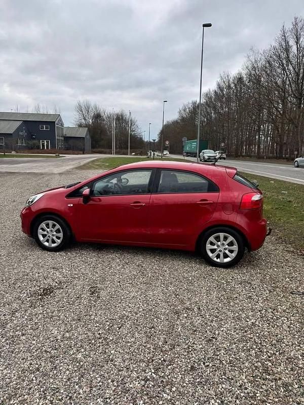Brugt Kia Rio 84 HK (61 kW) 2013 Rød MPV