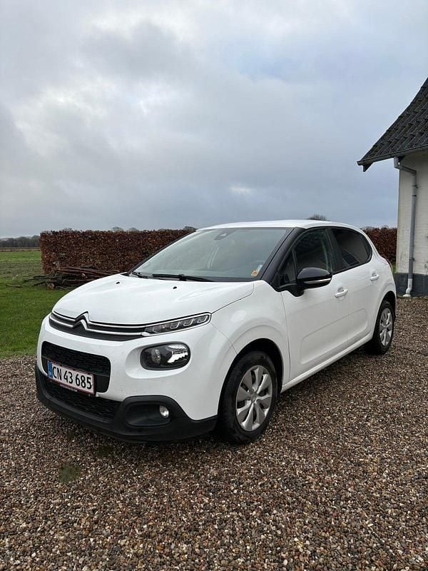 Hvid Brugt 2019 Citroën C3 PureTech Hatchback | 64.900 kr. (Super pris) - Billede 1/4