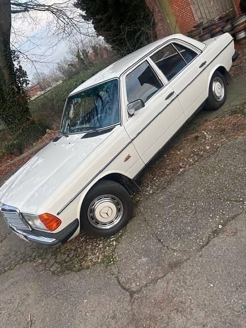 Brugt Mercedes 250 140 HK (102 kW) 1982 Sedan