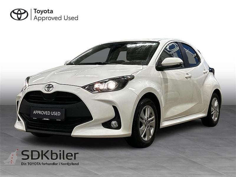 040 pure white Brugt 2022 Toyota Yaris Active Hatchback | 174.900 kr. (Fair pris) - Billede 1/3